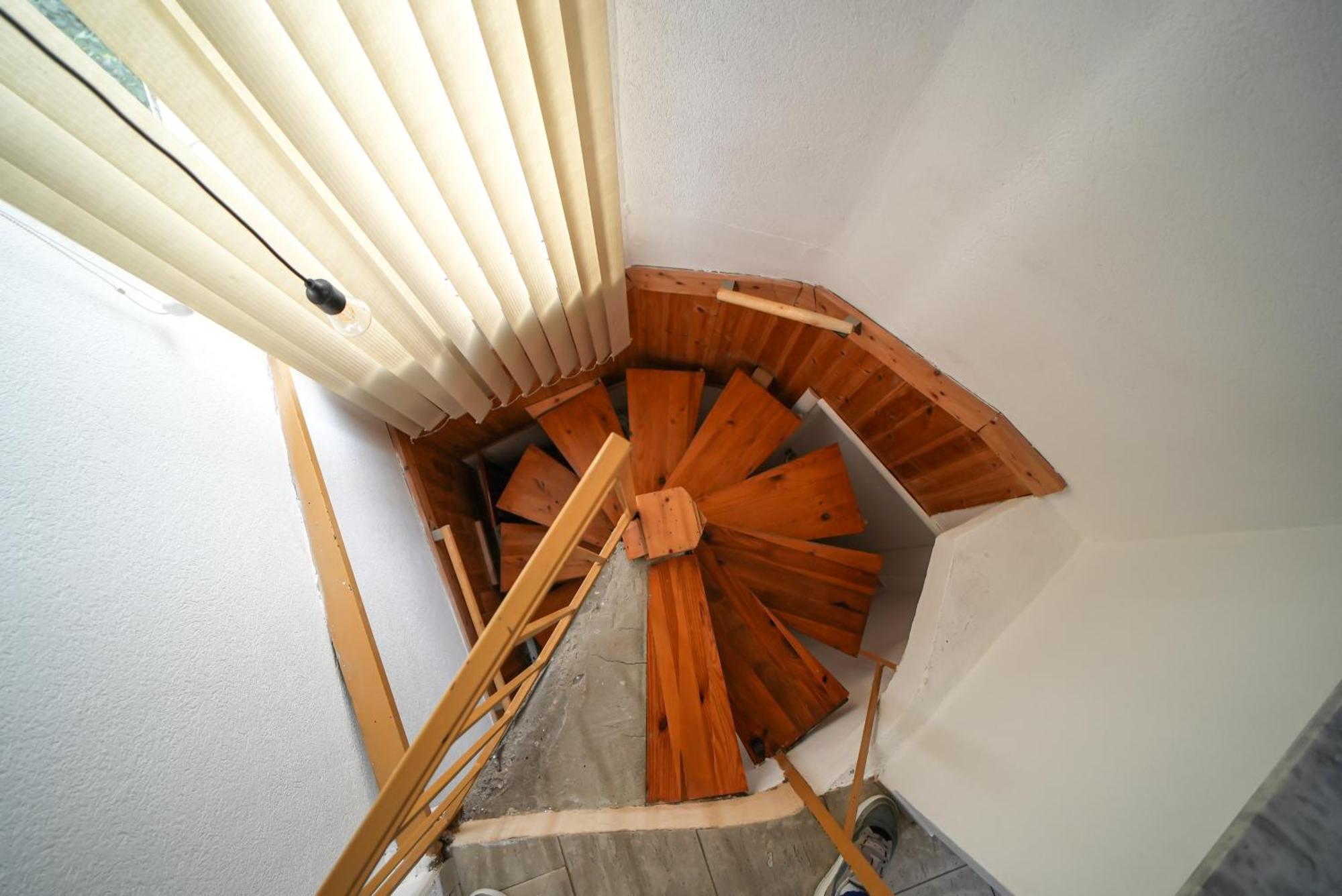 Apartment Grandpa House-attic App 4